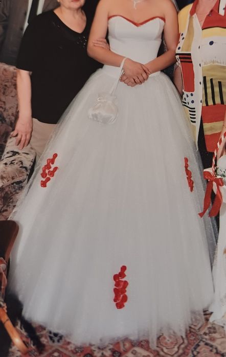 Rochie de mireasa tip printesa