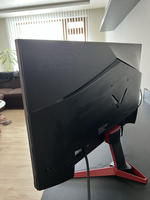 Продавам монитор на acer