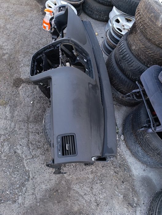 Панель приборов на Фольксваген Гольф 5