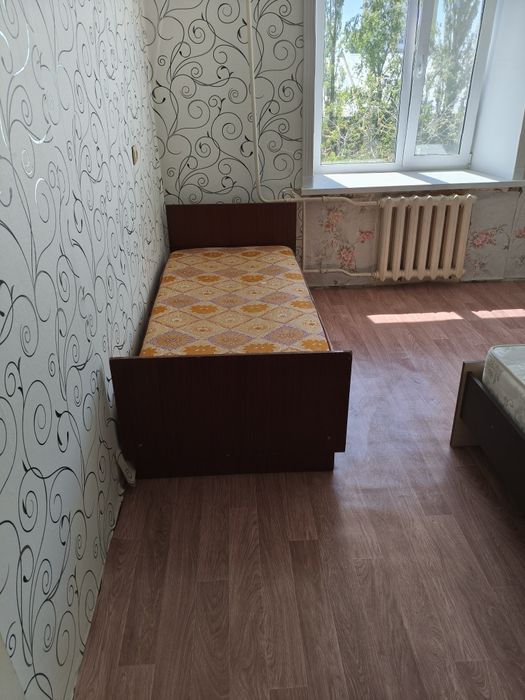 Отдам кровать с матрасом