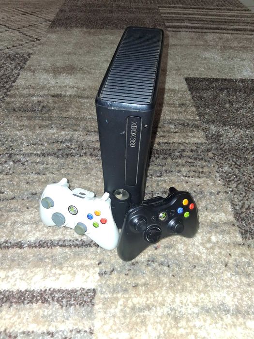 Xbox 360 cu 8 jocuri