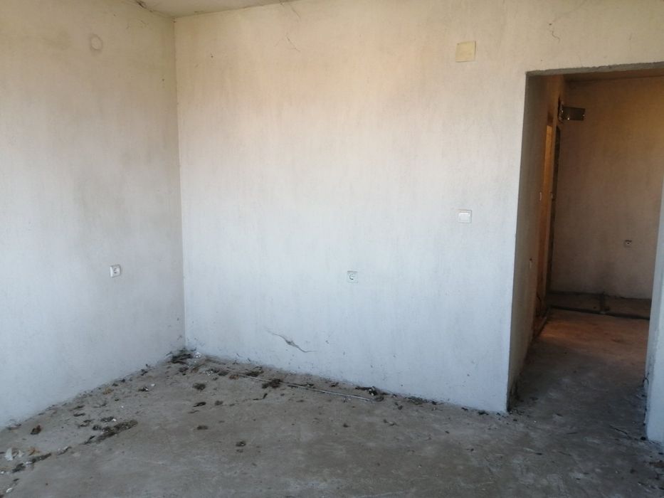 Продавам етаж от кооперация с акт 16 в гр.Петрич