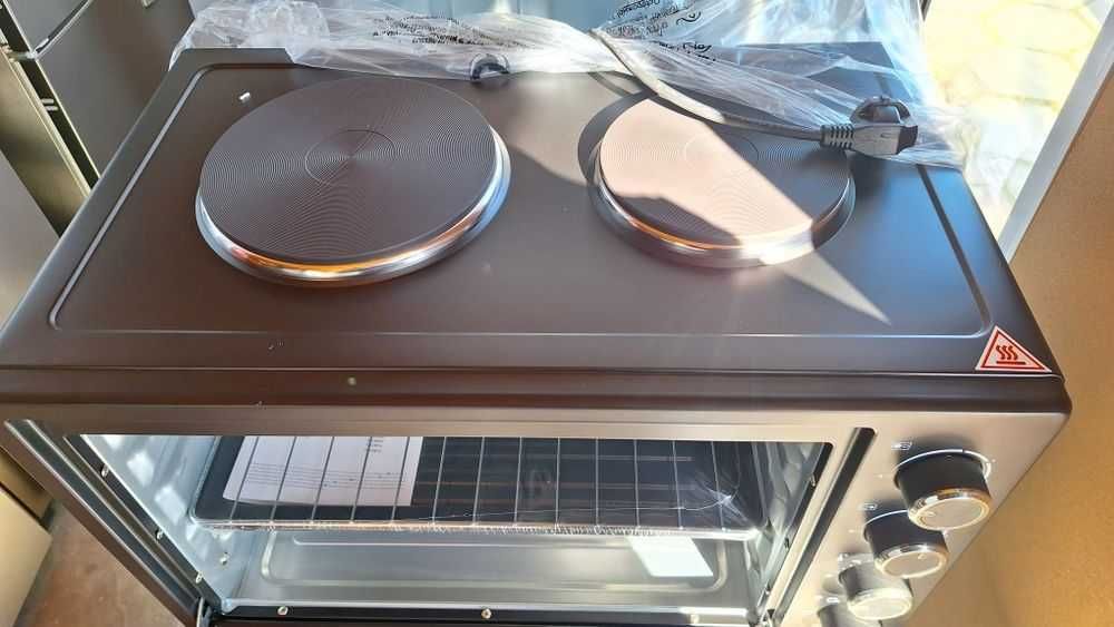 Мини фурна с два котлона 36/46 и 56 литра - чисто нова