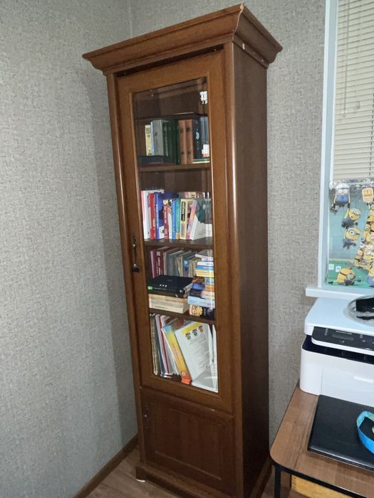 Продам книжный шкаф