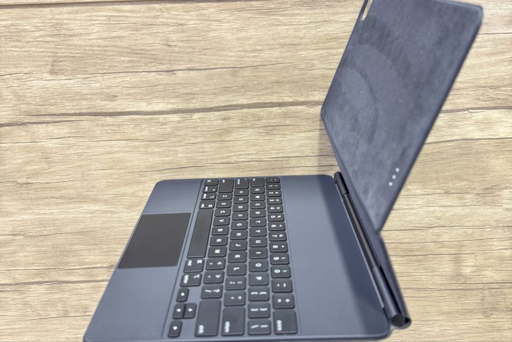 Prodam Idyal Apple MagicKeyboard 12.9