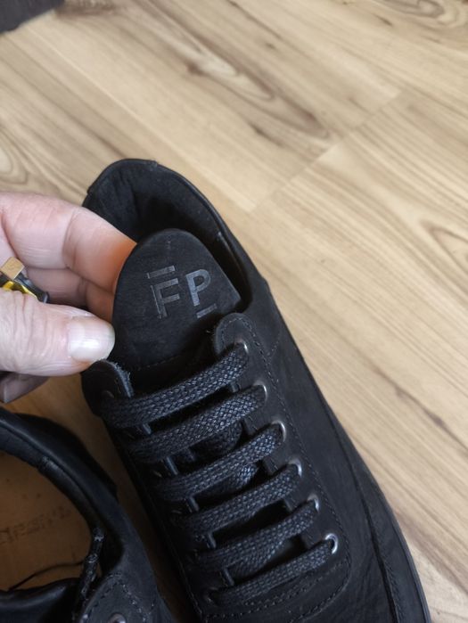 Два чифта обувки