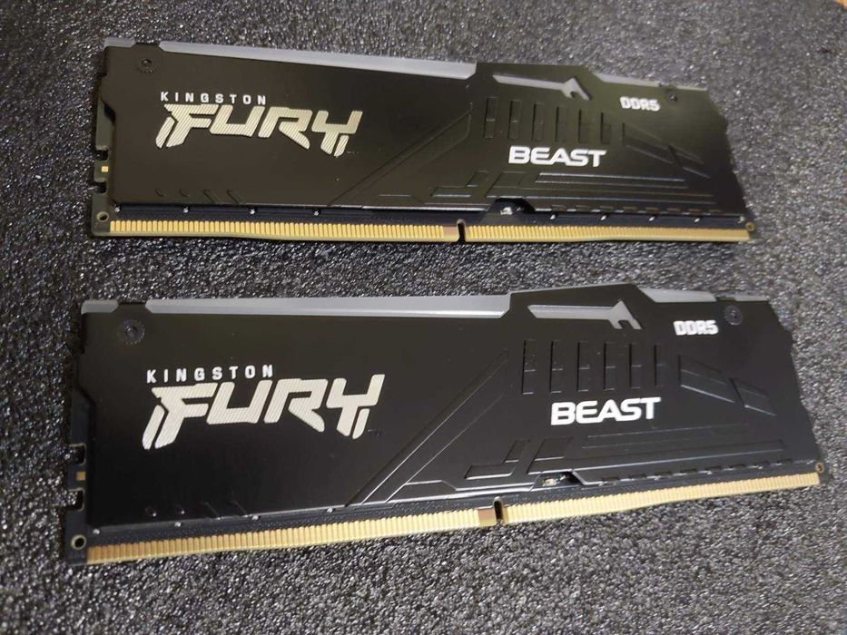 64GB DDR5 5600MT/s CL36 - Kingston Fury Beast RGB (EXPO, XMP)