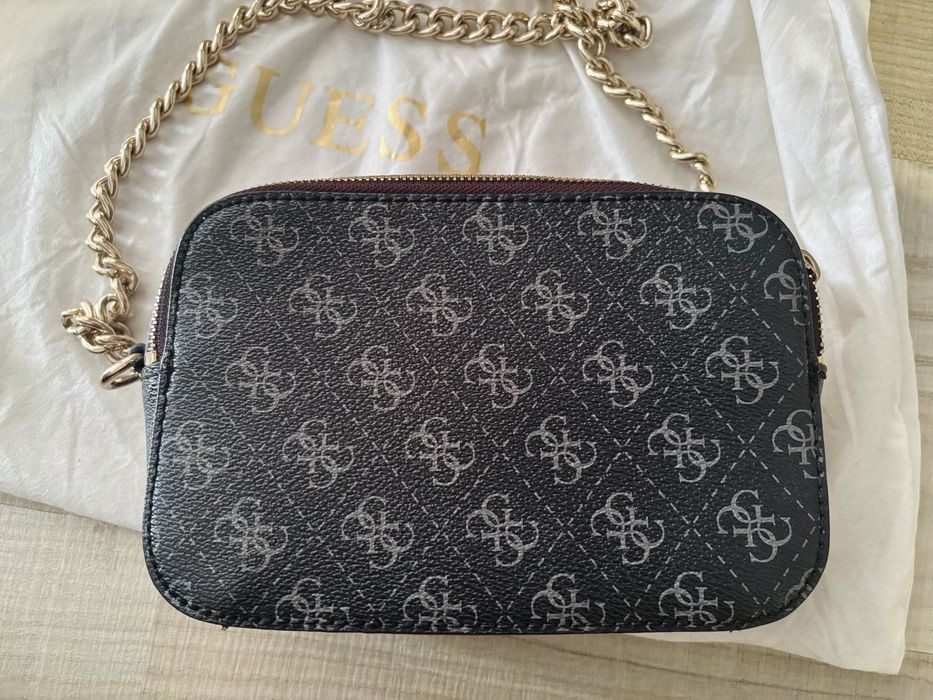 Geanta de umar Guess
