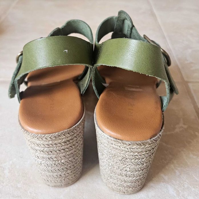 Sandale piele Rizzoli,culoare verde, marime 35, in conditii foarte bune