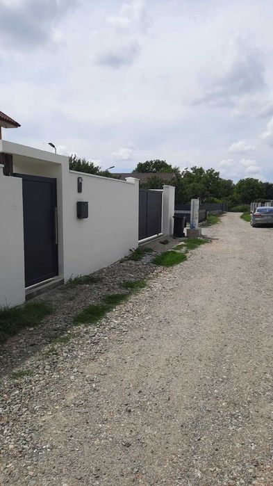 Confecționez porți și garduri aluminiu.