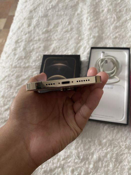 Продам Iphone 12pro max