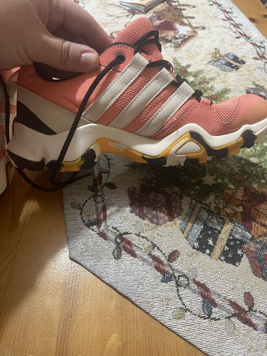 Маратонки Adidas i Nike