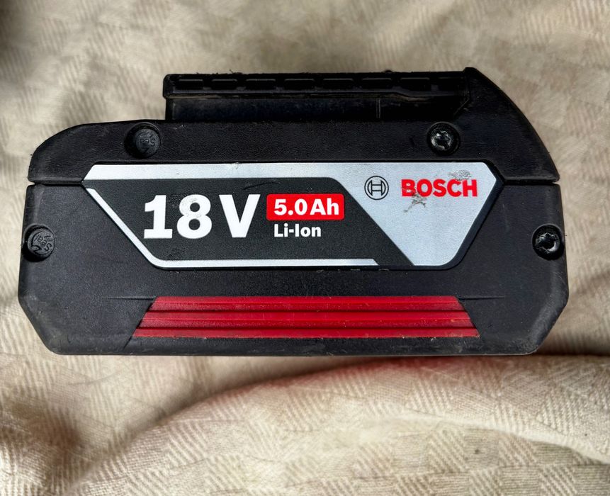 Зарядно Bosh Professional 18V 8Ah + 2 Батерии  Бош 18V 5 Ah