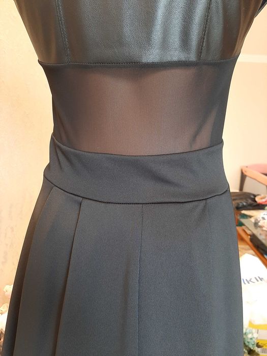 Рокля от кожа,полиетер и тюл