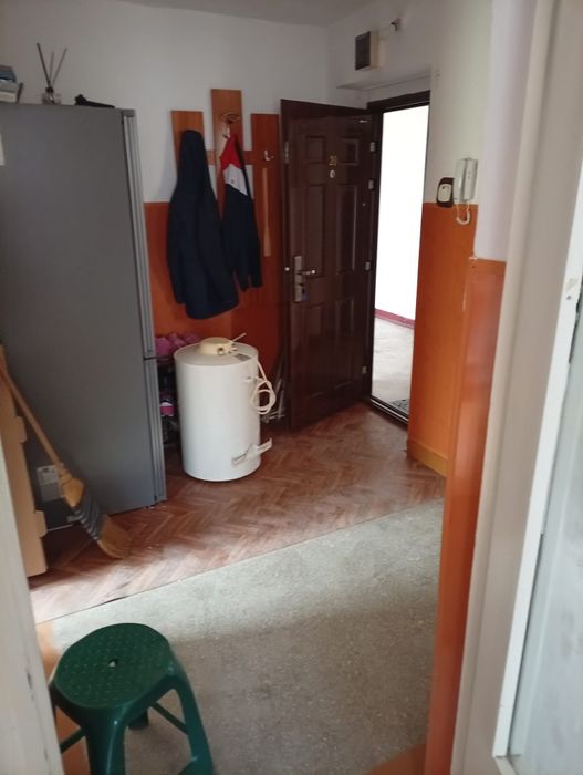 Vând apartament Lonea