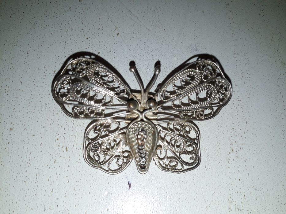 Сребърно колие и 2 брошки от филигран