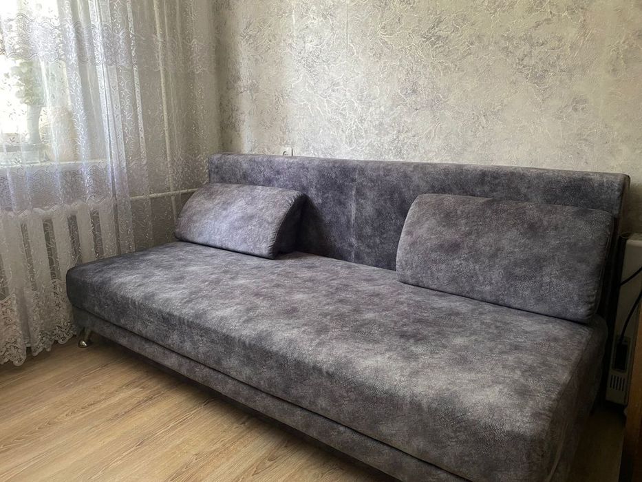 Продаю диван срочно б/у