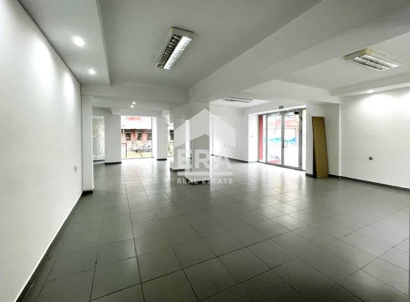 Дава се под наем Магазин в Кърджали, Център - 100 кв.м за 398.82 € - Снимка #4