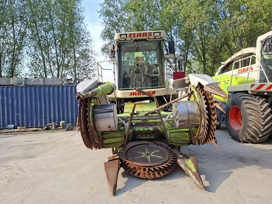 2000 yil Yaguar 860 sotiladi