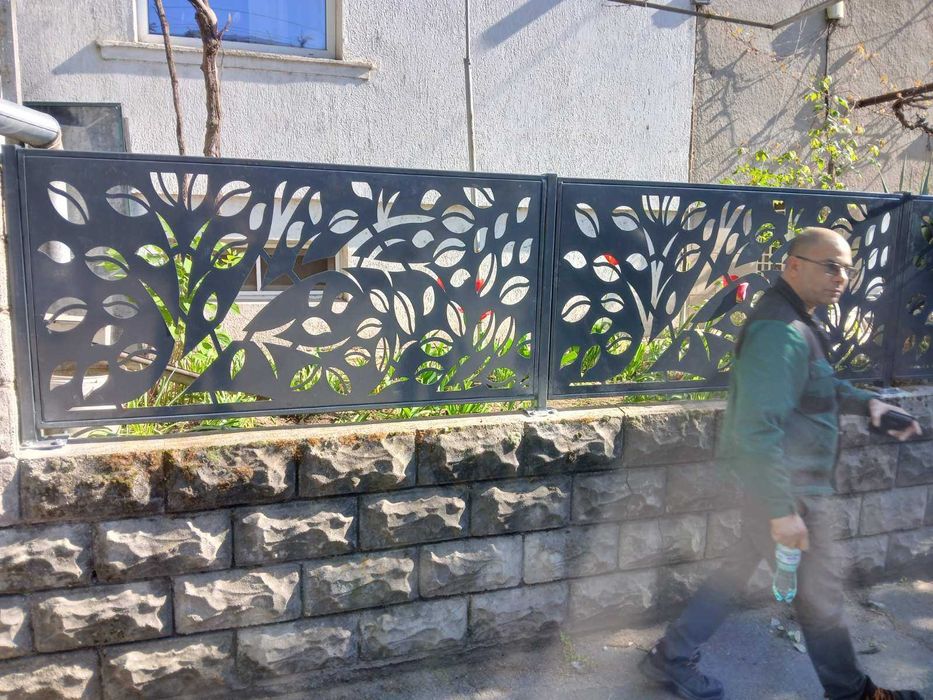 Метални врати и огради