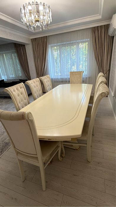 Стол со стульями