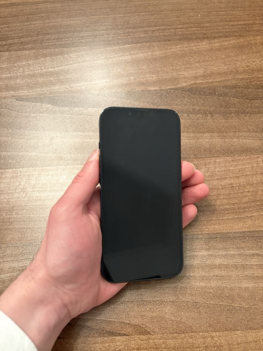 Vand iPhone 13 Midnight 128GB cu husa, accesorii si cutia originala