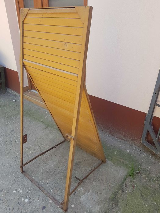 Usa de lemn de brad cu toc, obloane