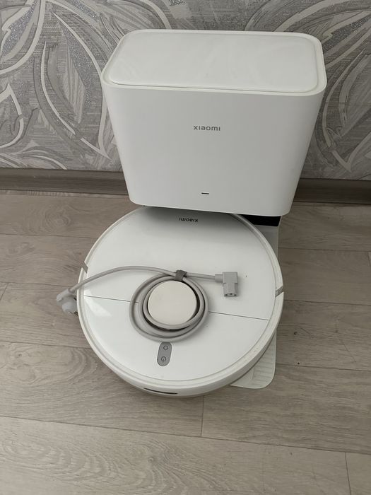 Робот-пылесос Xiaomi с базой самоочистки