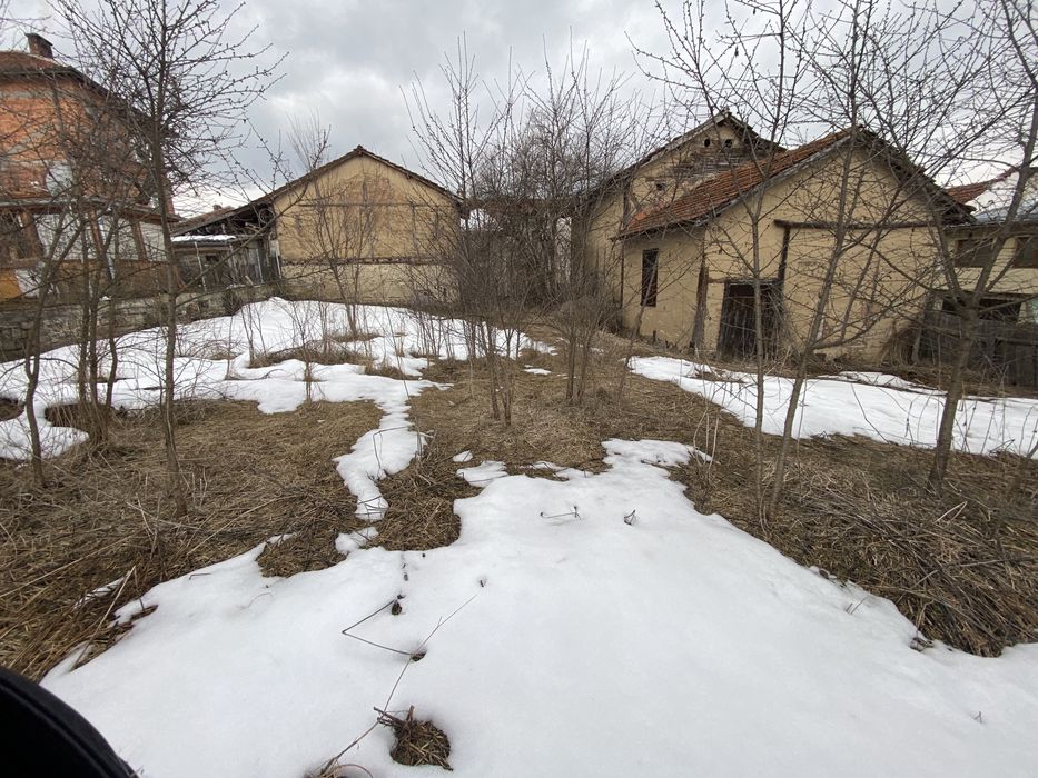 Имот с постройки в гр.Батак