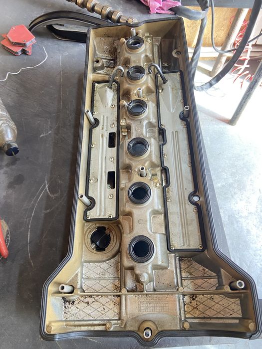 Клапанная крышка M104