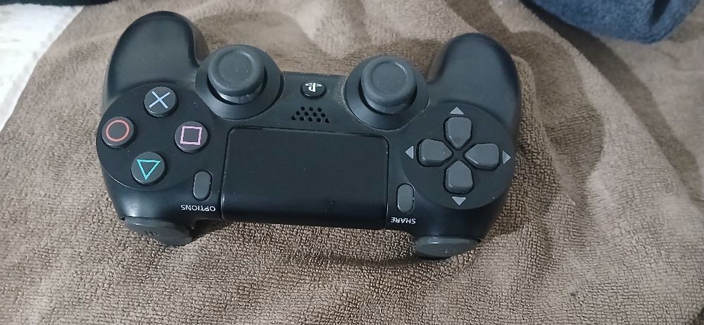 Consola originala PS 4