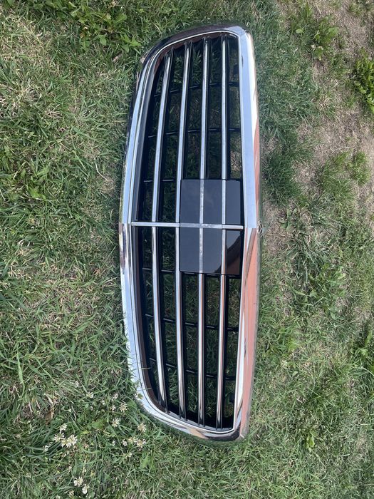 Grila Mercedes-Benz E-Class W212 (modelele anilor 2010-2013).