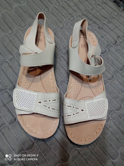 Нови летни обувки, номер 42