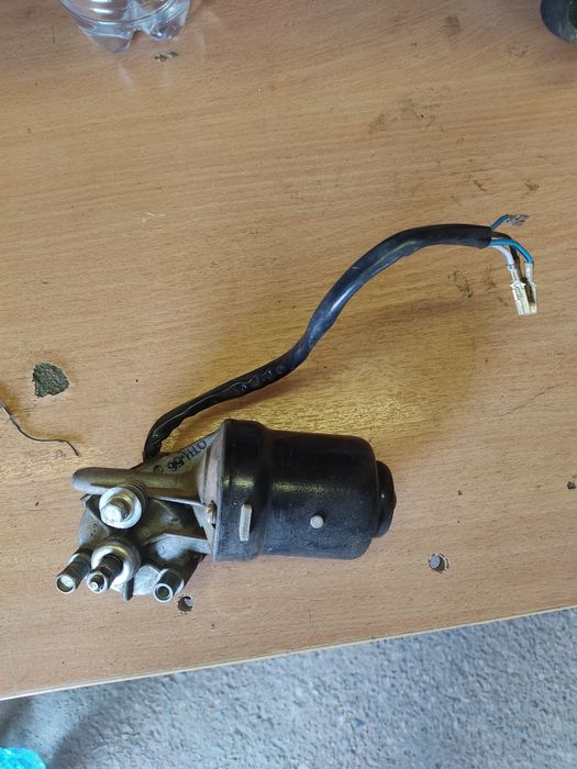 Двигатель стеклоочистителя на ниву