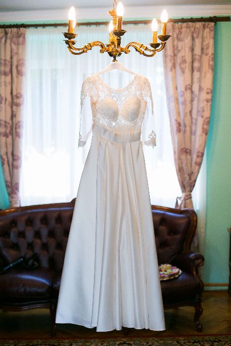 Rochie de mireasa din satin si dantela