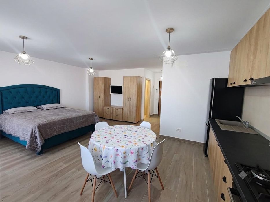 Închiriez Studio