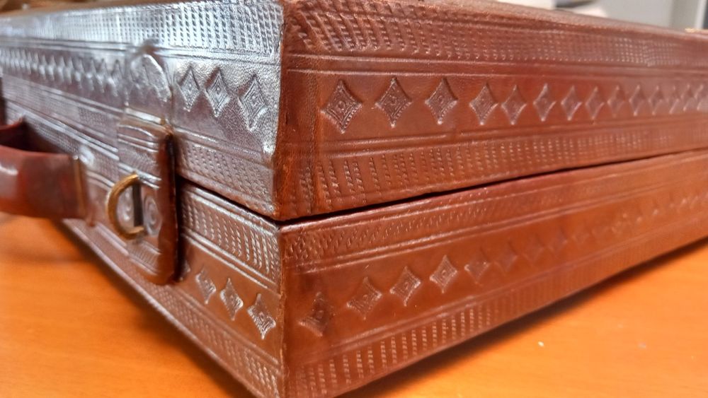 Кожена табла за игра