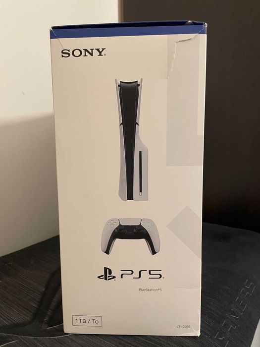 Продавам Sony PlayStation 5 Disc Edition + 2 игри — като нов