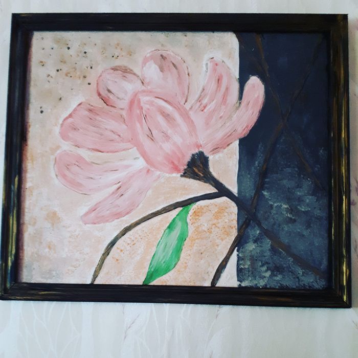 Картины выполнено акрилом.