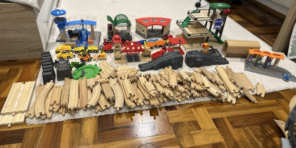 Дървени аксесоари за игра с влакчета и релси