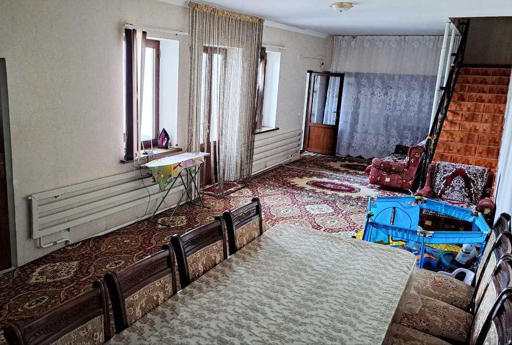 Продается 2х етажный дом в центре города(Ориентир Узгазоил)