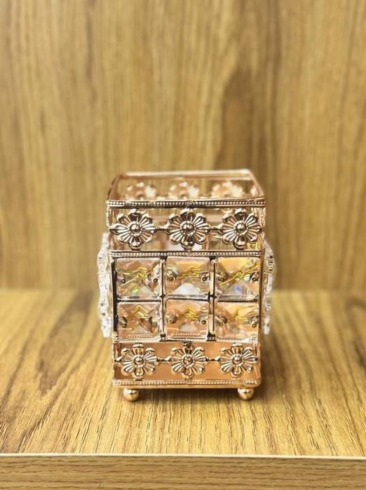 Кристальный органайзер для косметики (есть разные варианты).