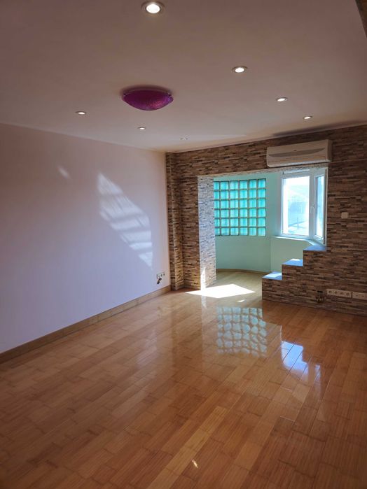 3 Camere la Piață cu parcare privată