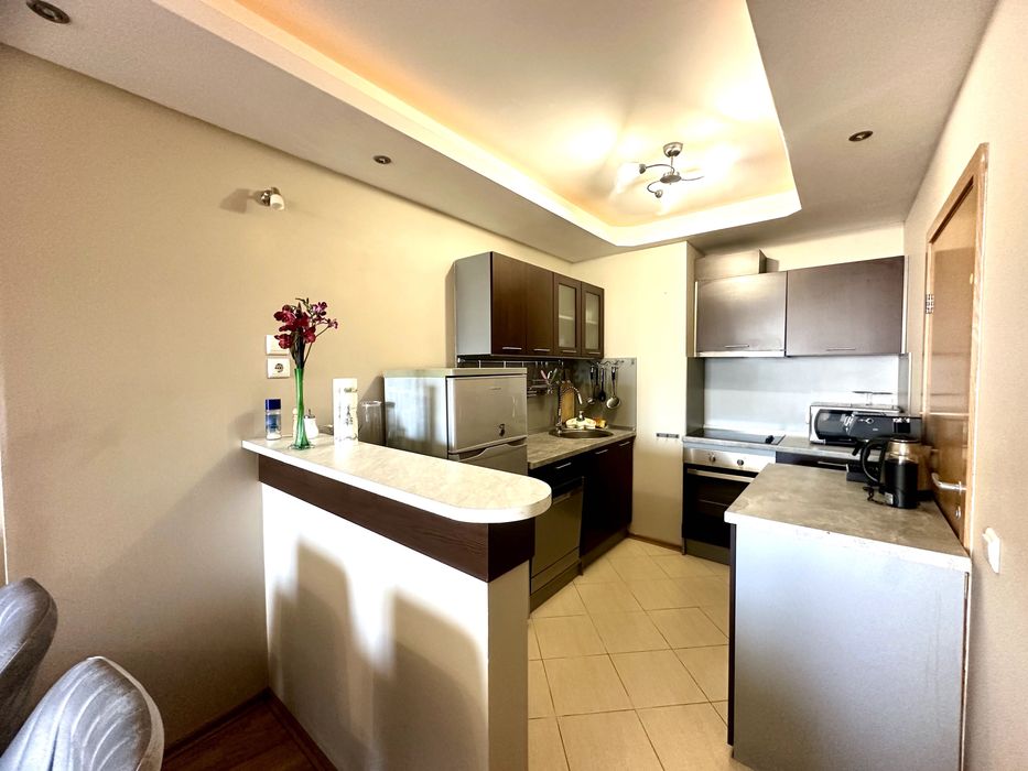 Дава се под наем Тристаен апартамент в Варна, Център - 90 кв.м за 488.58 € - Снимка #7
