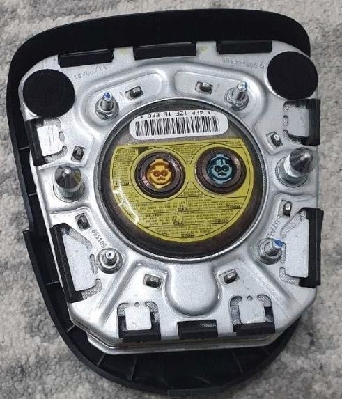 Малибу 1 рул аирбагом абсалютно новый не исползованный.оригинал