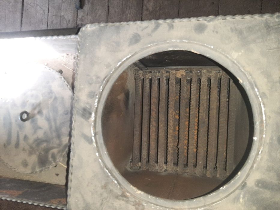 Мангал с элементами ковки.