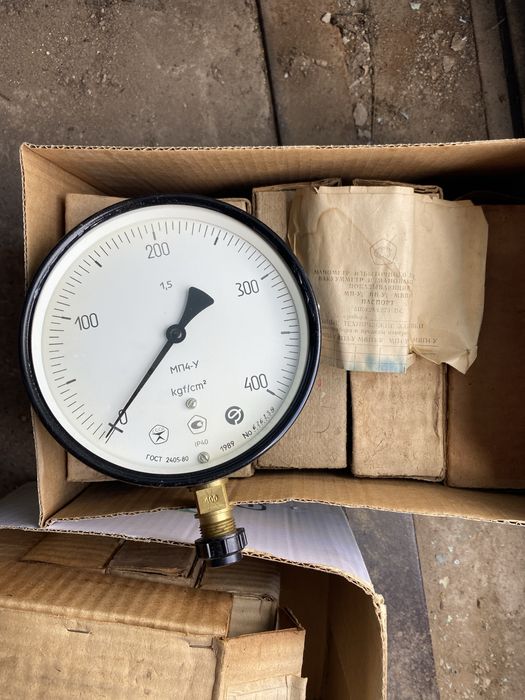 Манометры новые в упаковке с паспортами