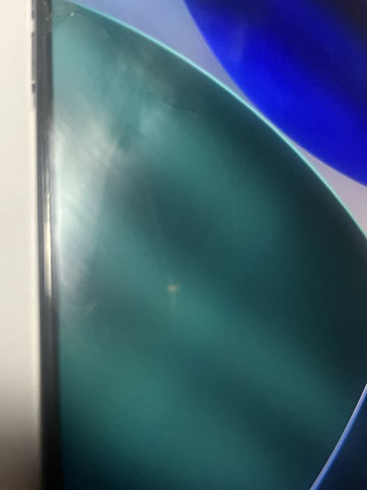 Vand iphone 12 pro max impecabil 256 gb baterie 100 la 100 putin fisurat pe spate un pic de tot nu deranjeaza