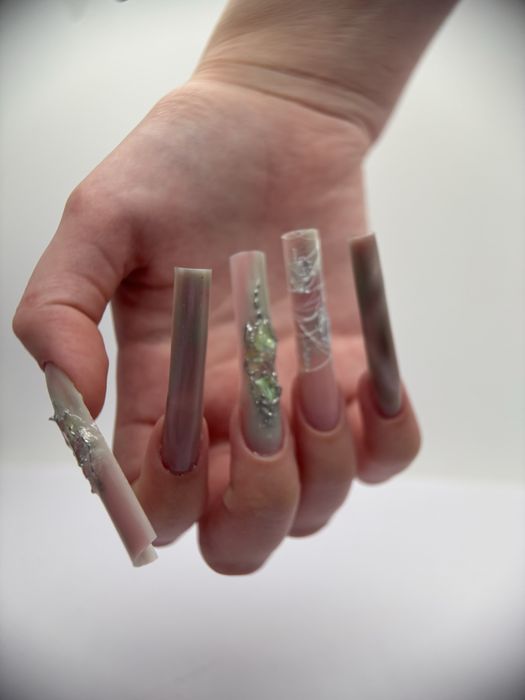 Маникюр , педикюр