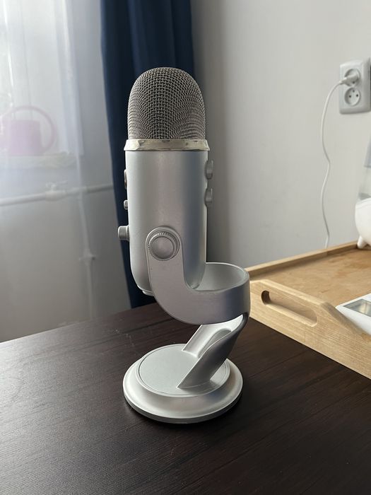 Микрофон Blue Yeti серебристый